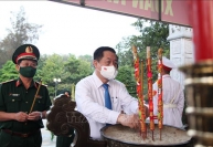 Trưởng ban Tuyên giáo Trung ương dâng hương tưởng niệm Anh hùng liệt sĩ, chúc Tết tại Tây Ninh
