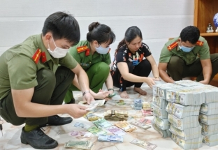 Thu giữ số lượng lớn vàng và ngoại tệ nhập lậu vào Việt Nam
