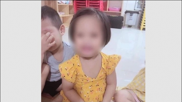 Vụ bé 3 tuổi bị đinh ghim ở đầu: Bàn giao người tình của mẹ cháu bé cho Công an Hà Nội
