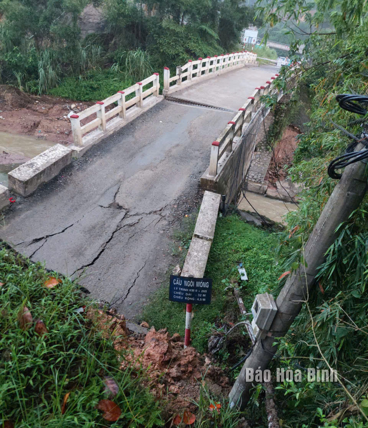 Sập đầu cầu Ngòi Móng, đường tỉnh 445, không có thiệt hại về người