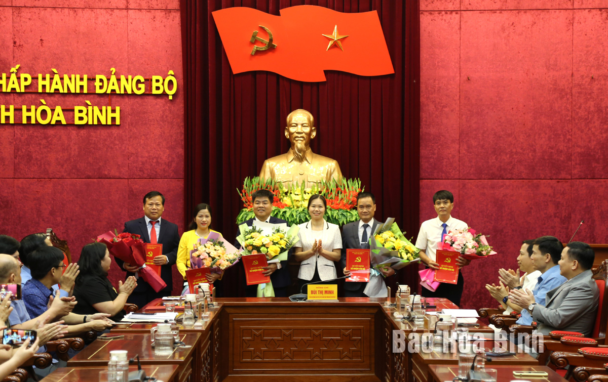 Công bố quyết định về việc hợp nhất Báo Hòa Bình và Đài Phát thanh và Truyền hình tỉnh