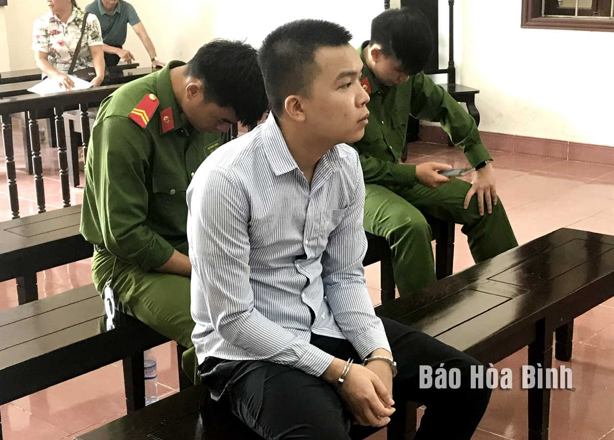 Lĩnh 36 tháng tù vì đòi nợ bằng... tuýp sắt