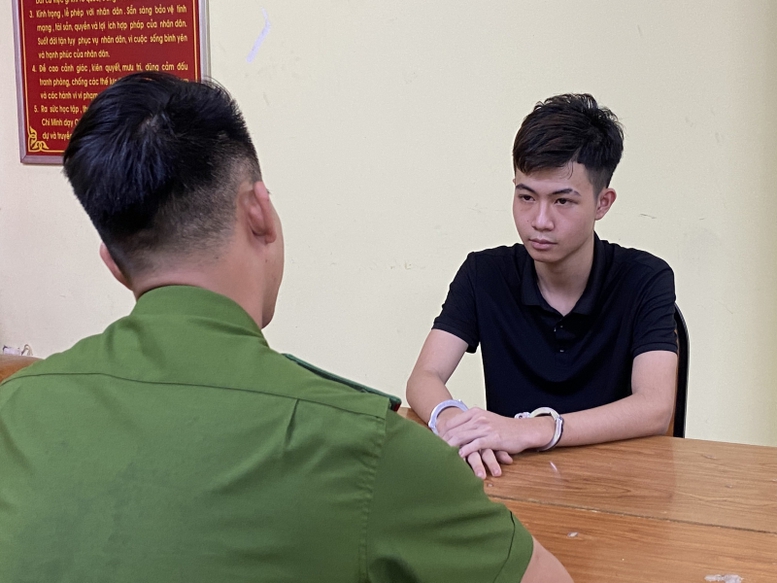 Bắt giữ khẩn cấp đối tượng đánh người nước ngoài trên phố đi bộ Bùi Viện
