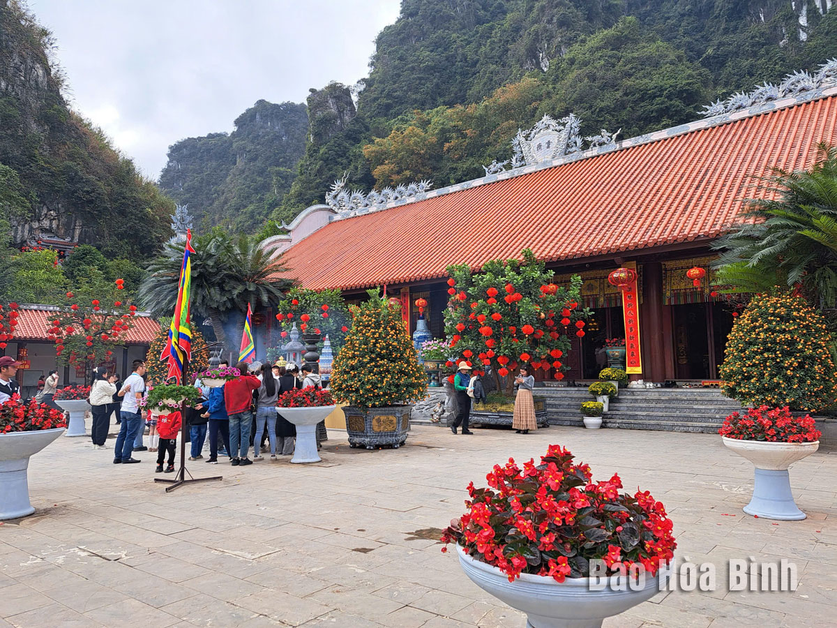 Thực hiện nếp sống văn minh, an toàn, tiết kiệm trong các hoạt động lễ hội