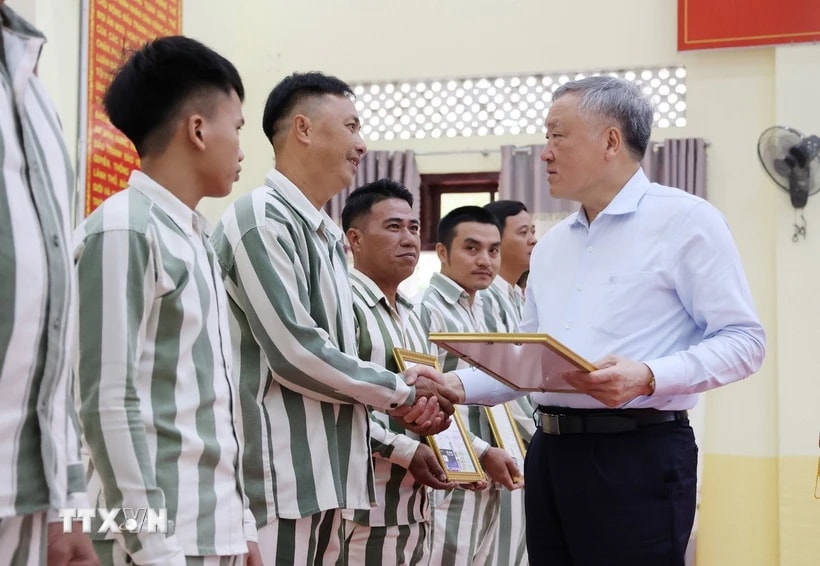 Phó Thủ tướng: Tạo điều kiện để người được đặc xá nhanh chóng hòa nhập cộng đồng