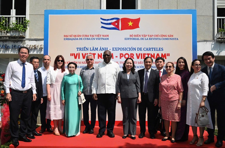 Triển lãm ảnh 'Vì Việt Nam' thắt chặt tình hữu nghị Việt Nam-Cuba
