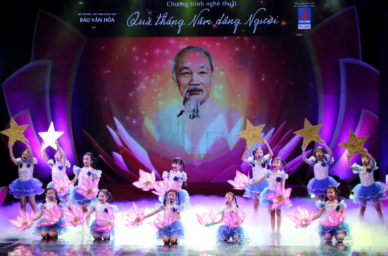 'Quà tháng Năm dâng Người'-Chương trình nghệ thuật đặc biệt kỷ niệm Ngày sinh nhật Bác