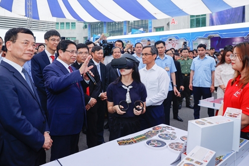 Thủ tướng Phạm Minh Chính: Đổi mới sáng tạo và chuyển đổi số không phân biệt giới tính, tuổi tác, tôn giáo