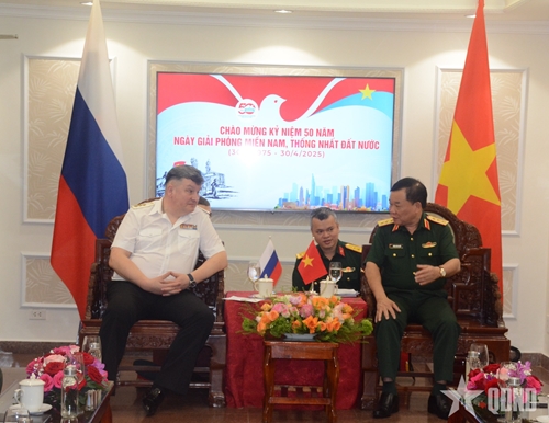 Thượng tướng Hoàng Xuân Chiến tiếp Phó tổng tư lệnh Hải quân Liên bang Nga
