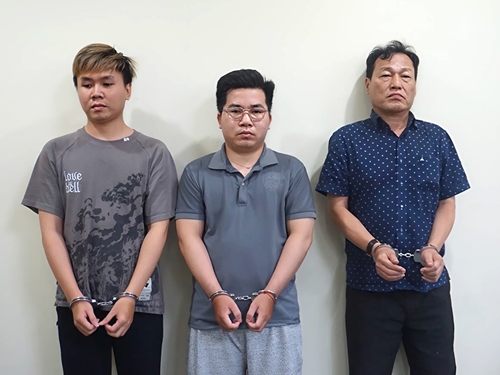 Bắt tạm giam 3 đối tượng quản trị kênh youtube "Người đưa tin"
