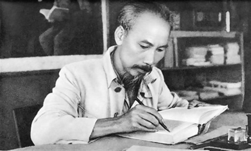 Cuộc đời "thanh bạch chẳng vàng son"