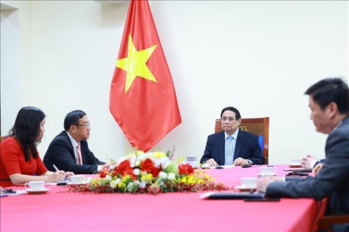 Thủ tướng Chính phủ Phạm Minh Chính điện đàm với Thủ tướng Malaysia Anwar Ibrahim