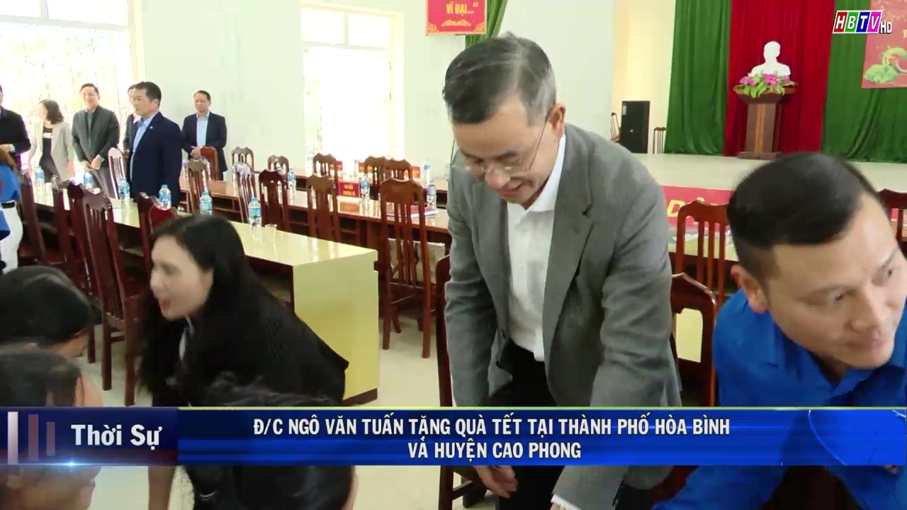 17/1: Đ/C NGÔ VĂN TUẤN TẶNG QUÀ TẾT TẠI TP HOÀ BÌNH VÀ HUYỆN CAO PHONG