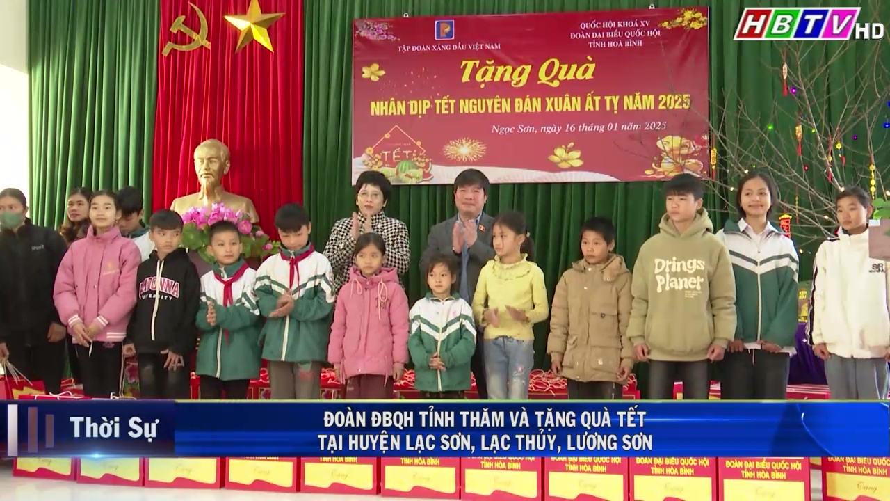 17/1: ĐOÀN ĐBQH TỈNH HOÀ BÌNH THĂM VÀ TẶNG QUÀ TẾT TẠI HUYỆN LẠC SƠN, LẠC THUỶ VÀ LƯƠNG SƠN