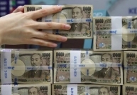 Đồng yên có thể suy yếu xuống mức kỷ lục, chạm mức 165 yên/USD