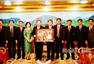  Đoàn công tác tỉnh Hòa Bình chào xã giao Ủy ban Chính quyền tỉnh Hủa Phăn, nước Cộng hòa dân chủ nhân dân Lào