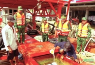 Bộ đội Biên phòng tỉnh Cà Mau: Bắt giữ tàu chở hơn 20 nghìn lít dầu lậu trên biển