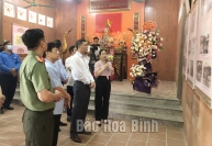 Đoàn công tác của tỉnh dâng hương tại di tích lịch sử địa điểm Bác Hồ về thăm trường Thanh niên lao động XHCN Hoà Bình