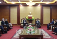 Chủ tịch UBND tỉnh Bùi Văn Khánh tiếp đoàn công tác Cơ quan phát triển Pháp 