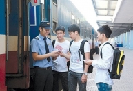 Đường sắt giảm giá vé cho học sinh đi thi, nhập học