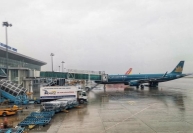Nhiều chuyến bay bị ảnh hưởng bởi bão số 2 và áp thấp nhiệt đới