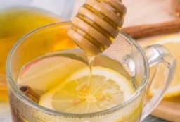 Uống nước chanh với mật ong khi bụng đói có tốt không?