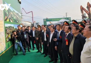 Thủ tướng dự Lễ khởi công đường liên kết vùng Hòa Bình - Hà Nội và cao tốc Sơn La