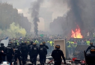 Bạo loạn tại Pháp: Cơ hội của những kẻ vô lại