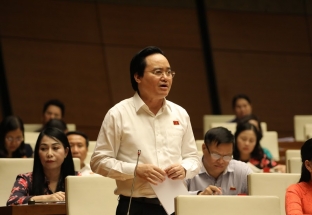 Bộ trưởng Phùng Xuân Nhạ giải trình 2 vấn đề tại Quốc hội