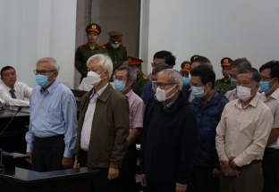 Bán rẻ “đất vàng”, 2 cựu Chủ tịch UBND tỉnh Khánh Hòa nhận tổng cộng 12 năm tù