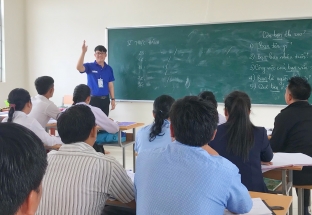 Tuyển chọn giáo viên đi giảng dạy tại Lào