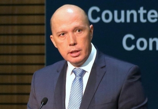 Bộ trưởng An ninh nội địa Australia mắc Covid-19