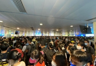 Hệ thống soi chiếu sân bay Tân Sơn Nhất quá tải gây ùn tắc