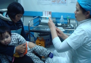 Tiêm bổ sung vaccine Sởi-Rubella cho trẻ từ 1-5 tuổi