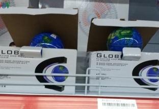 Phát hiện siêu thị U Mart bán đèn hình quả địa cầu có “đường lưỡi bò“
