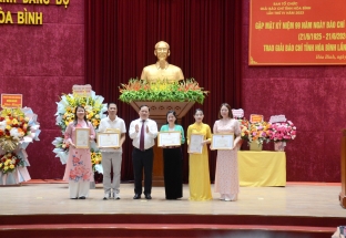 PV Đài PTTH tỉnh nhận giải A Giải Báo chí tỉnh năm 2023 và BK của UBND tỉnh .
