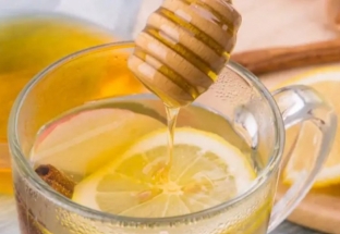Uống nước chanh với mật ong khi bụng đói có tốt không?