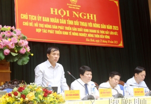 Chủ tịch UBND tỉnh Bùi Văn Khánh đối thoại với nông dân 