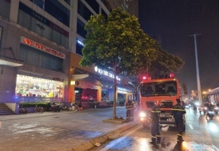 Hà Nội: Cháy căn hộ chung cư trong đêm, người dân hoảng loạn tháo chạy