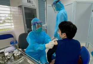 Việt Nam cán mốc 20.000 người tiêm vaccine COVID-19 AstraZeneca