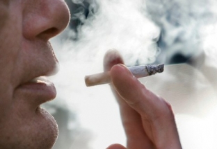 Hút thuốc lá có làm tăng nguy cơ mắc Covid-19 hay không?