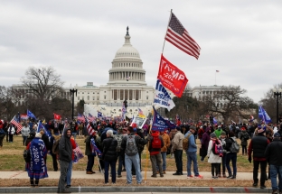 Hỗn loạn tại thủ đô Washington, Mỹ phong tỏa tòa nhà Quốc hội