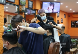 Từ 6h00 ngày 21/9, Hà Nội áp dụng Chỉ thị 15, hàng cắt tóc gội đầu được hoạt động