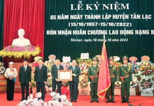 Huyện Tân Lạc kỷ niệm 65 năm ngày thành lập và đón nhận Huân chương Lao động hạng ba