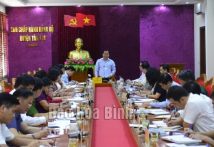 Bí thư Tỉnh uỷ Nguyễn Phi Long làm việc với Ban Thường vụ Huyện uỷ Tân Lạc