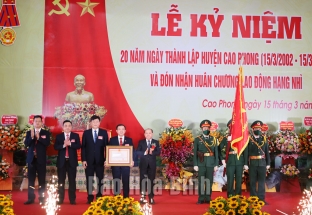 Huyện Cao Phong kỷ niệm 20 năm thành lập và đón nhận Huân chương Lao động hạng nhì