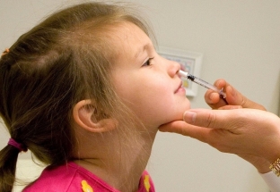 Trung Quốc phê chuẩn vaccine ngừa Covid-19 dạng xịt mũi