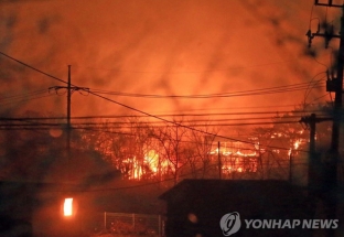 Hỏa hoạn nghiêm trọng tại thị trấn biên giới Hàn Quốc
