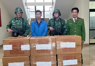 Lào Cai: Bắt quả tang đối tượng vận chuyển hơn 200 kg pháo qua biên giới