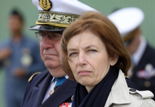 Nhiều chính trị gia kêu gọi Pháp tính đến khả năng rời NATO